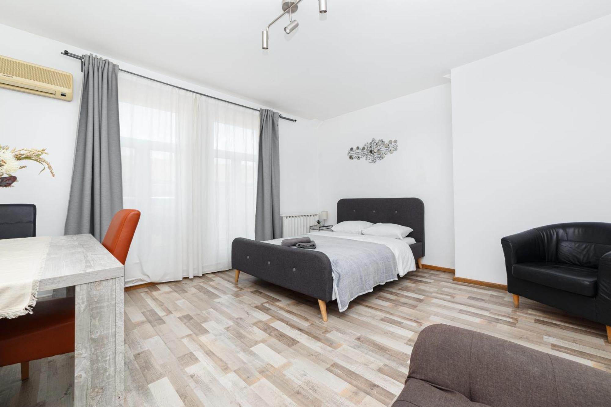 Color Apartments Street Blanari 12 Бухарест Экстерьер фото